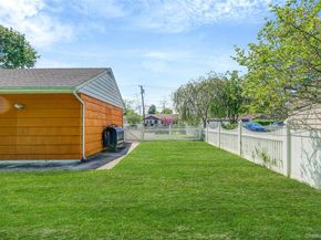 23 Portland Way, Wheatley Heights NY 11798