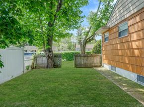 23 Portland Way, Wheatley Heights NY 11798