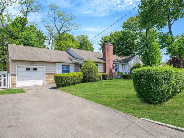 23 Portland Way, Wheatley Heights NY 11798