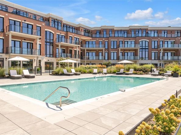 10 Shore Road Unit 107, Glenwood Landing NY 11547
