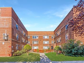 138-25 68 Drive