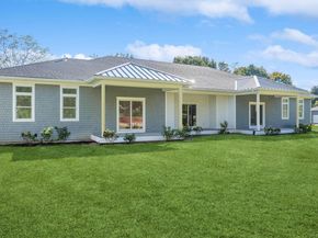 19 Montauk Highway 5, Westhampton NY 11977