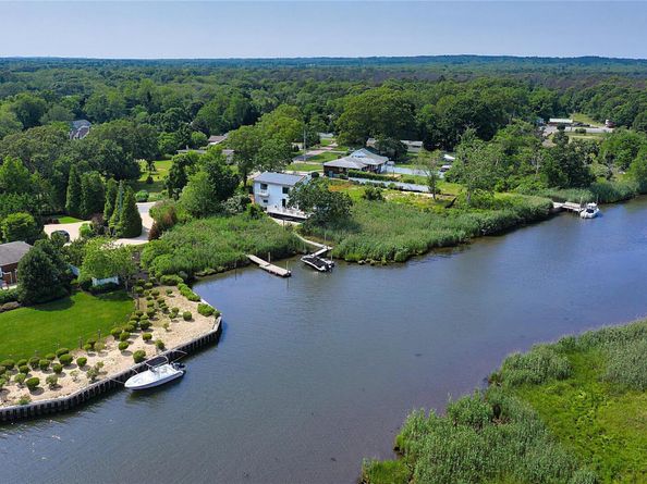 13 Bayberry Lane, East Quogue NY 11942