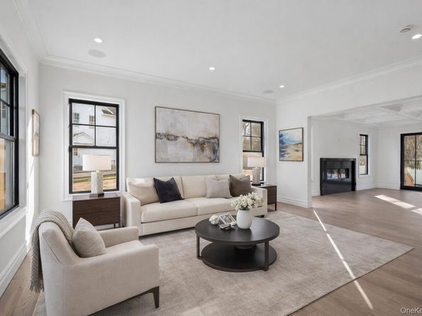 30 Main Parkway, Plainview NY 11803