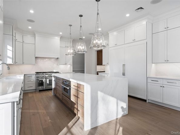 30 Main Parkway, Plainview NY 11803