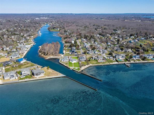 40 Laura Lee Drive, Center Moriches NY 11934