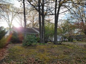 2 Cassie Court, Mount Sinai NY 11766