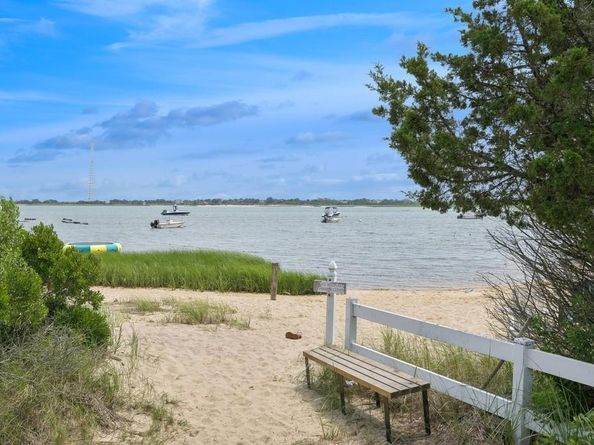 53 Crassen Boulevard Park Ave unit 3, Amagansett NY 11930