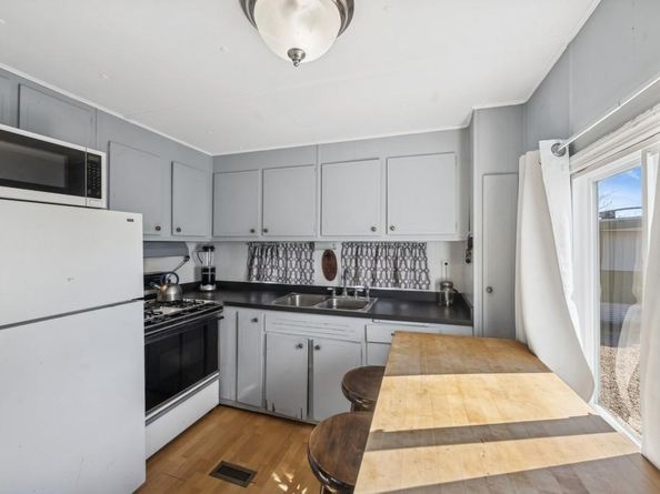 53 Crassen Boulevard Park Ave unit 3, Amagansett NY 11930