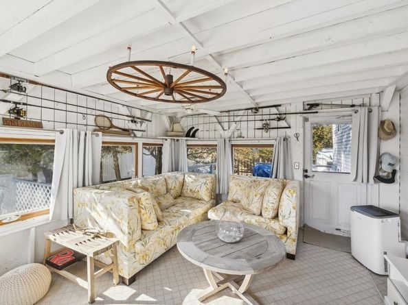 53 Crassen Boulevard Park Ave unit 3, Amagansett NY 11930