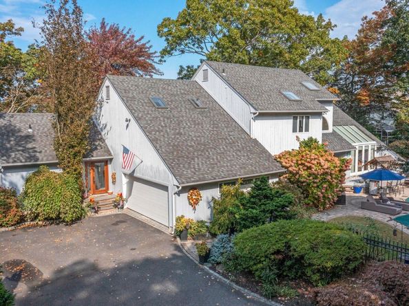 6 Bluffview Court, Miller Place NY 11764