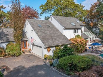 6 Bluffview Court
