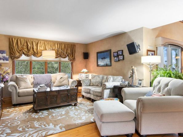 6 Bluffview Court, Miller Place NY 11764
