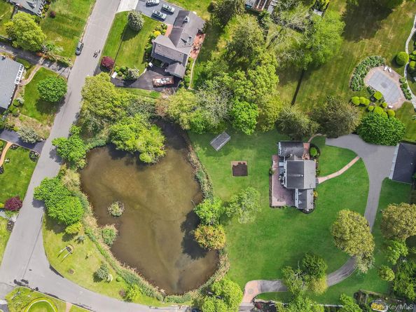 21 Demarre Lane, Bayport NY 11705