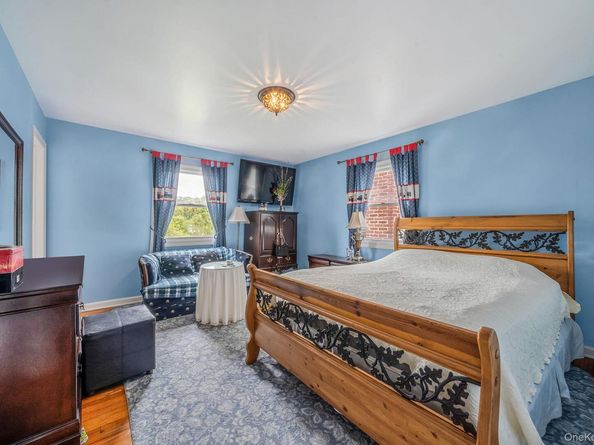21 Demarre Lane, Bayport NY 11705