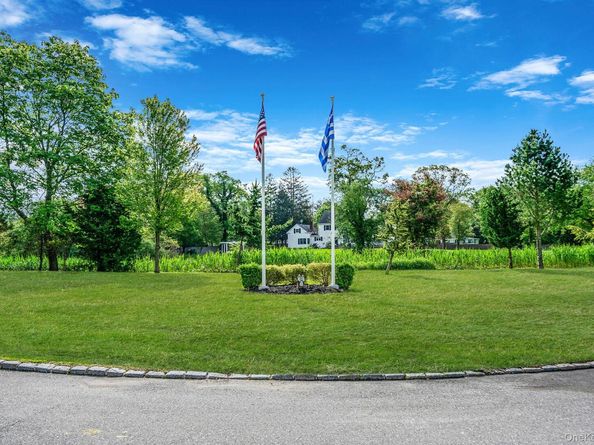 21 Demarre Lane, Bayport NY 11705