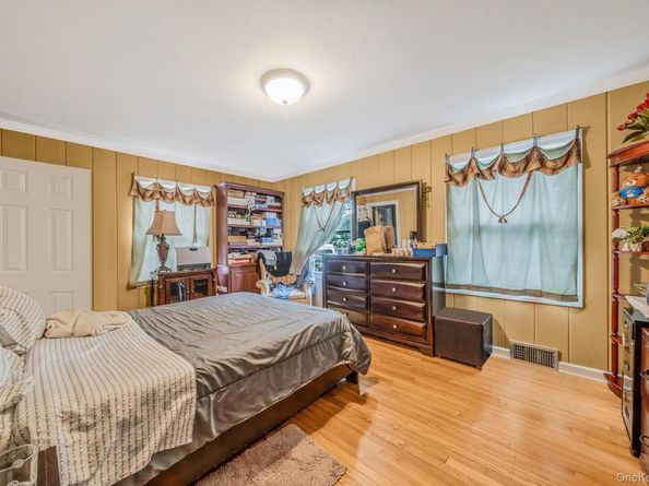 21 Demarre Lane, Bayport NY 11705