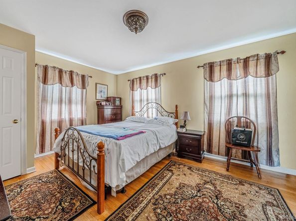 21 Demarre Lane, Bayport NY 11705
