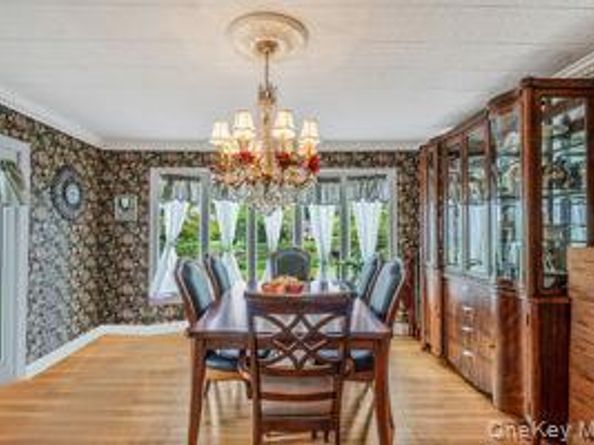 21 Demarre Lane, Bayport NY 11705
