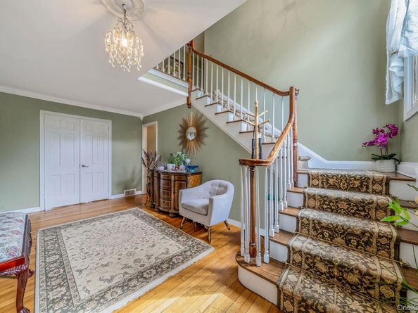 21 Demarre Lane, Bayport NY 11705