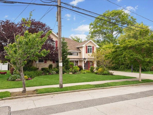 10 Bulaire Road, East Rockaway NY 11518
