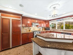 10 Bulaire Road, East Rockaway NY 11518