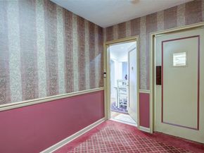 2 Town House Place 2H, Great Neck NY 11021