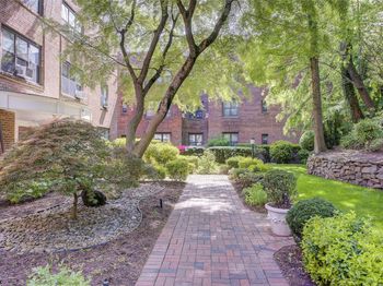 2 Town House Place