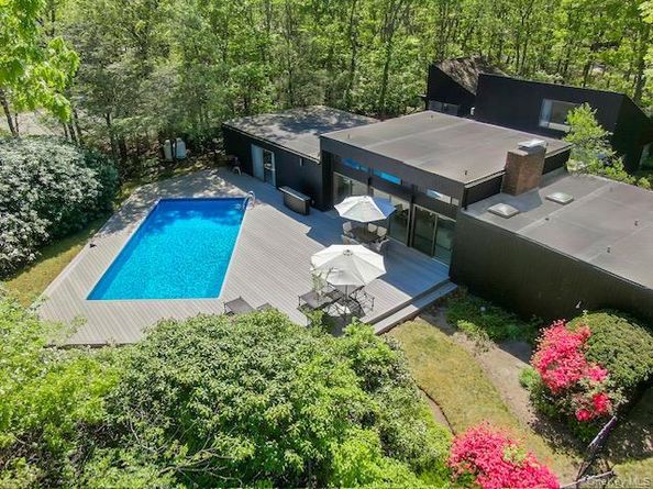 24 N Quarter Road, Westhampton NY 11977