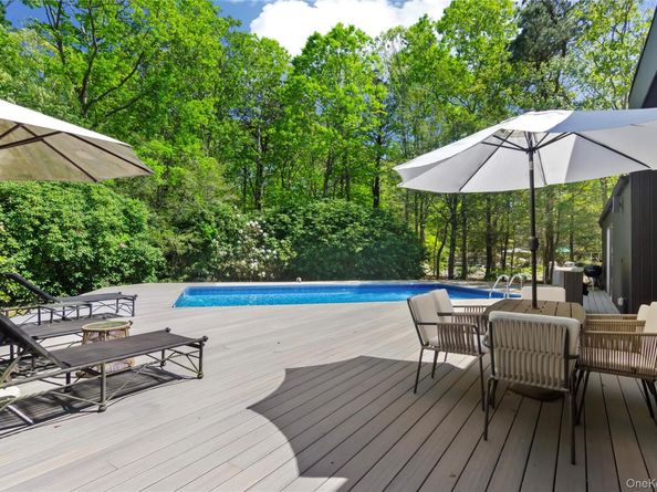 24 N Quarter Road, Westhampton NY 11977