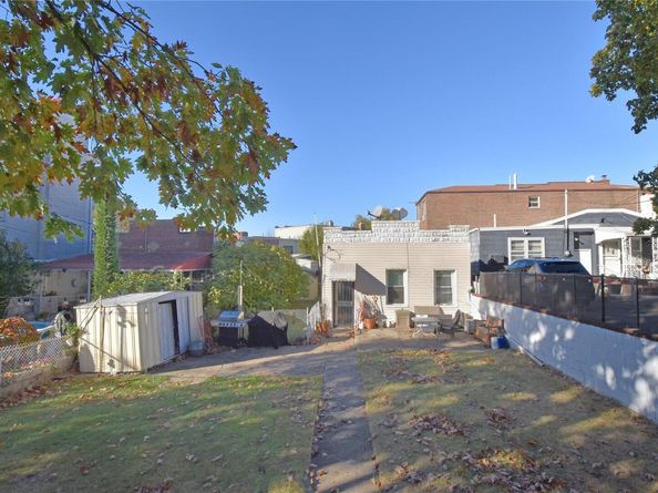 70-11 ditmars, Astoria NY 11370