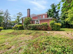 1 Parkside Drive, Great Neck NY 11021