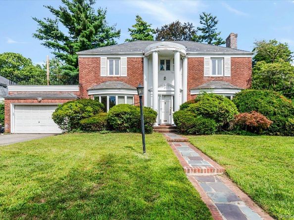 1 Parkside Drive, Great Neck NY 11021