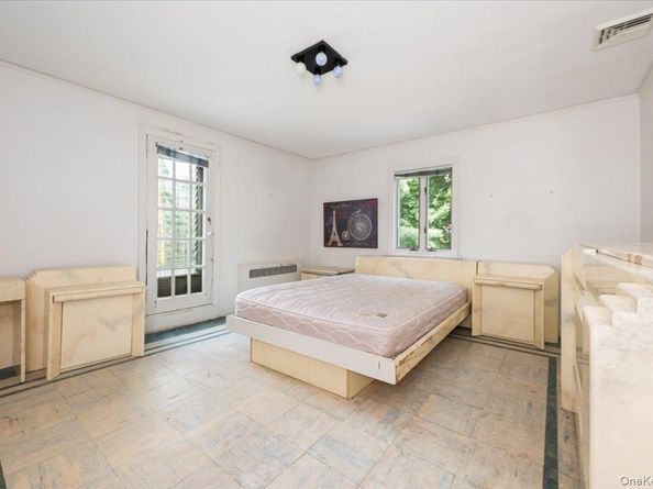 1 Parkside Drive, Great Neck NY 11021