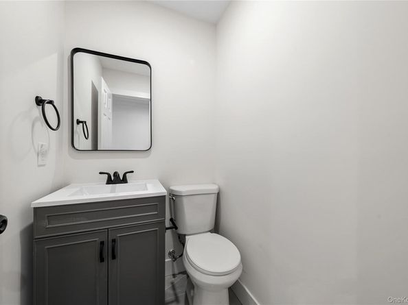 44 Oakdale Avenue, Selden NY 11784