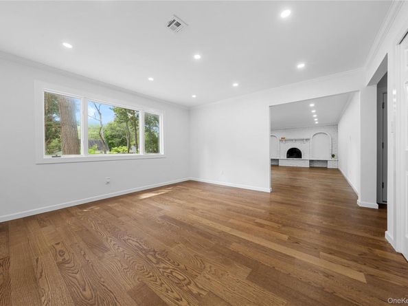 44 Oakdale Avenue, Selden NY 11784