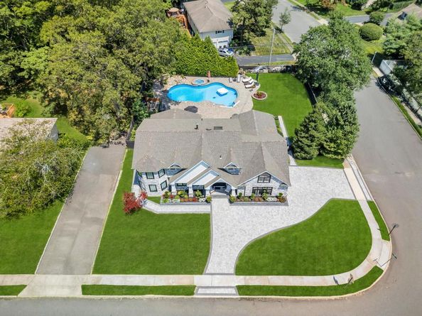 54 Pine Hill Lane, Dix Hills NY 11746