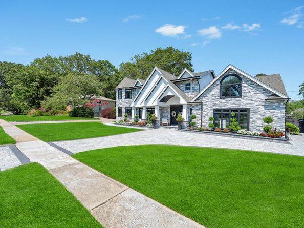 54 Pine Hill Lane, Dix Hills NY 11746
