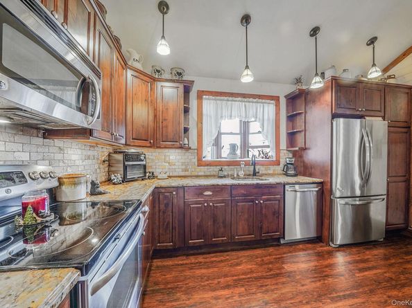 17 East Avenue, Lawrence NY 11559