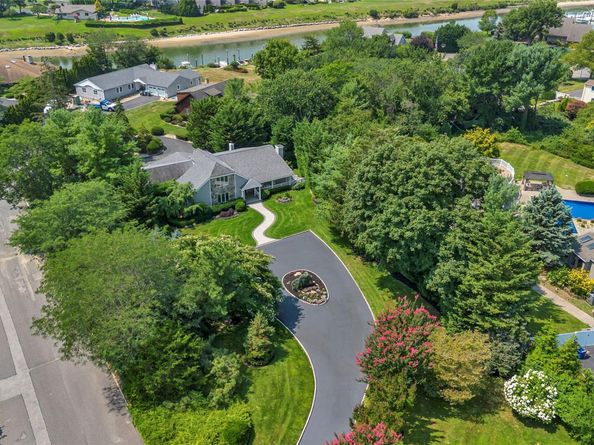 3 Porpoise Court, Northport NY 11768