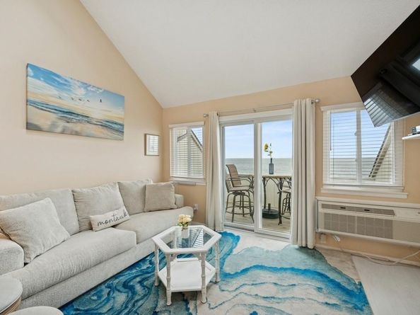 22 Soundview Drive 207, Montauk NY 11954