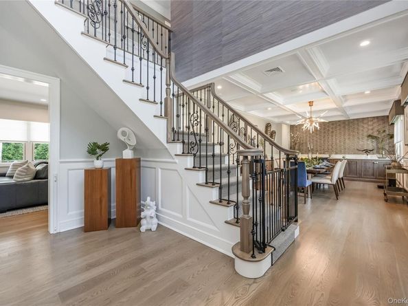 11 Landview Drive, Dix Hills NY 11746