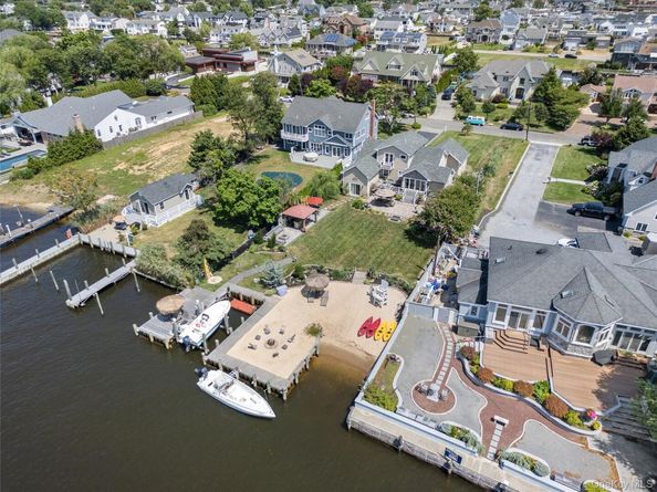 234 W Islip Road, West Islip NY 11795