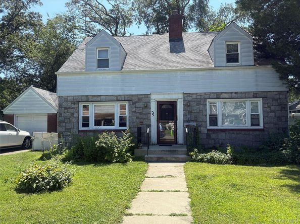 35 W Raymond Avenue, Roosevelt NY 11575