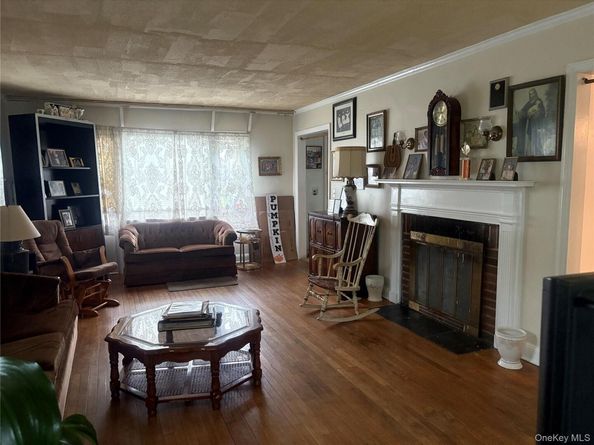 35 W Raymond Avenue, Roosevelt NY 11575