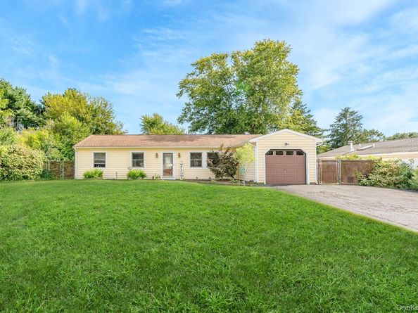 16 Malcolm Street, Bellport NY 11713