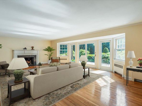9 Cherry Lane, Glen Head NY 11545