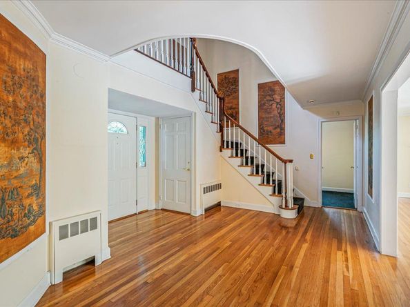 9 Cherry Lane, Glen Head NY 11545