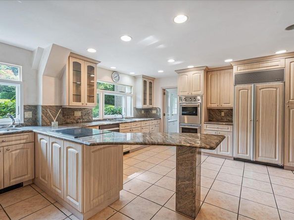 9 Cherry Lane, Glen Head NY 11545