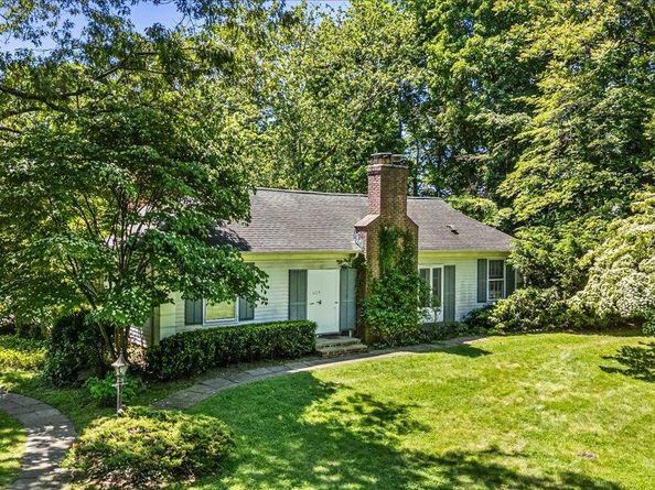 9 Cherry Lane, Glen Head NY 11545